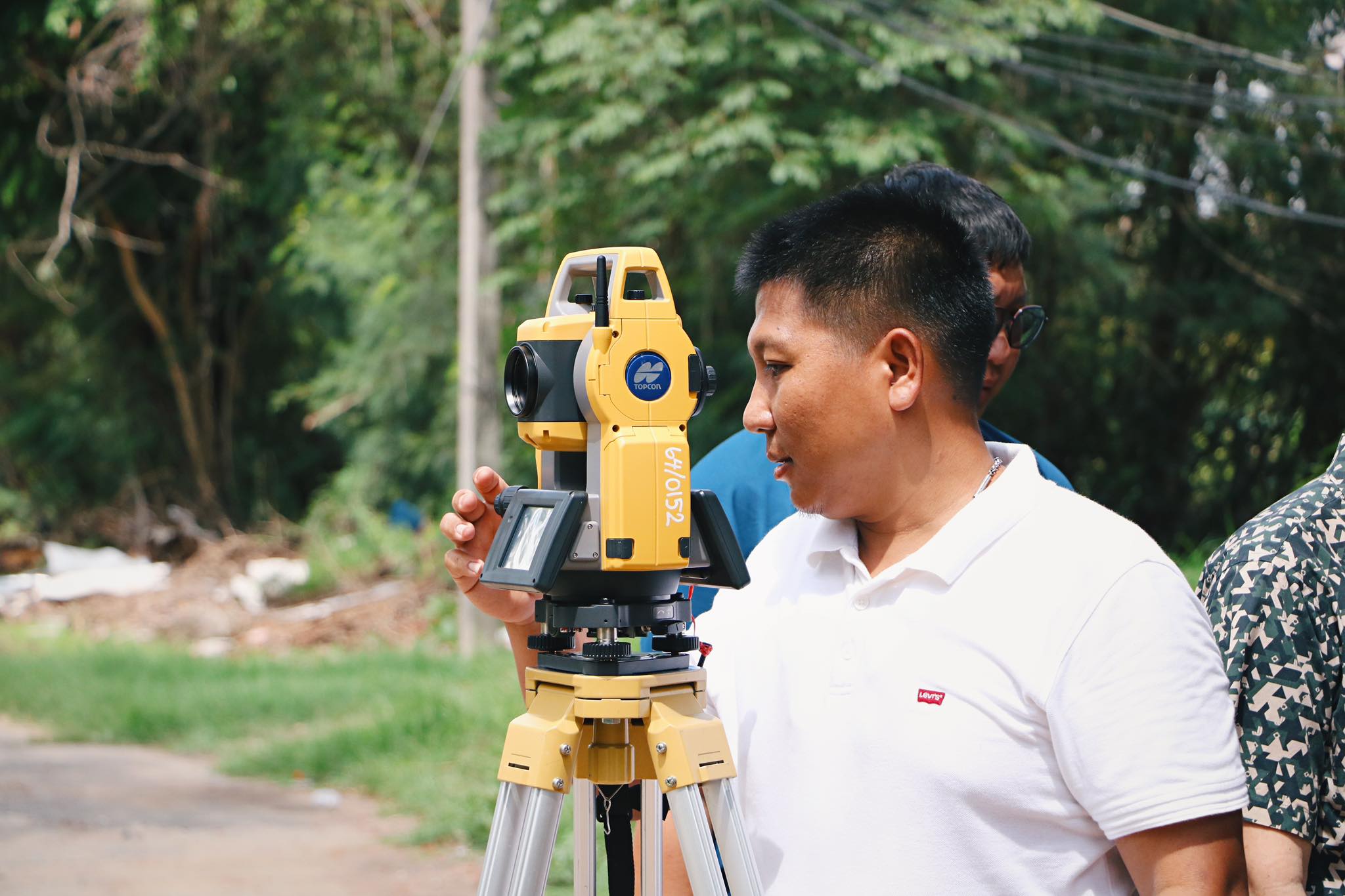 title - รองเลขาธิการ ส.ป.ก. ตรวจเยี่ยม ส.ป.ก. ปทุมธานี ติดตามการดำเนินงานรังวัดสำรวจและการปฏิรูปที่ดิน